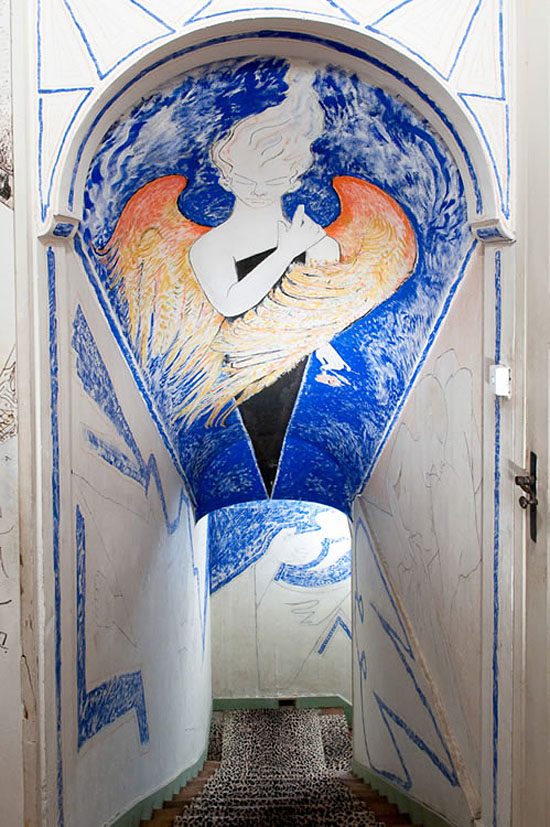 Jean-Cocteau-Villa-Santo-Sospir-stairwell